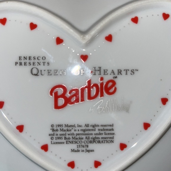 Vintage 1995 Barbie Queen of Hearts heart shaped collectors plate. - Picture 5 of 15
